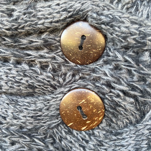 Woman’s Shoulder Warmer Scarf OS - Picture 3 of 3